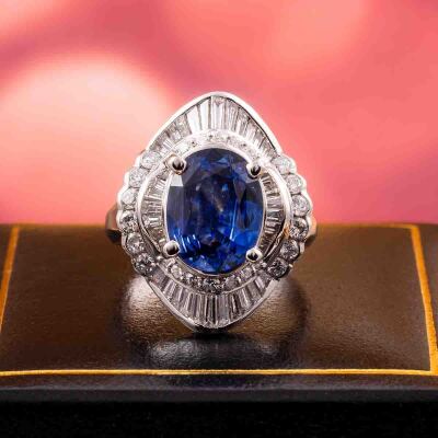 3.22ct Sapphire and Diamond Ring - 8