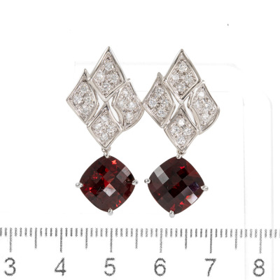 9.16cts Garnet and Diamond Earrings - 2