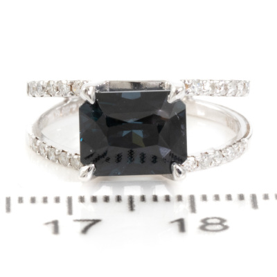 Ceylon Spinel and Diamond Ring - 2