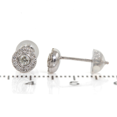 0.22ct Diamond Earrings - 4