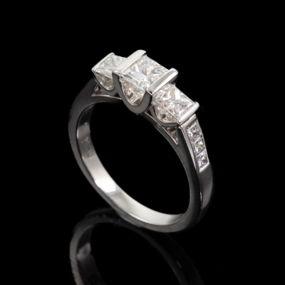 0.85ct Princess Cut Diamond Trilogy Ring - 5