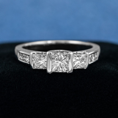 0.85ct Princess Cut Diamond Trilogy Ring - 7