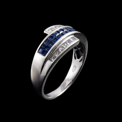 0.66ct Sapphire and Diamond Ring - 5