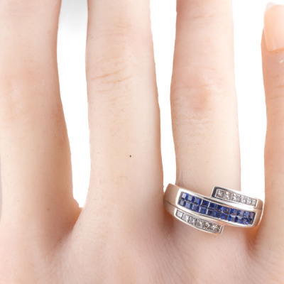 0.66ct Sapphire and Diamond Ring - 6