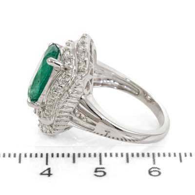 4.68ct Zambian Emerald and Diamond Ring - 3