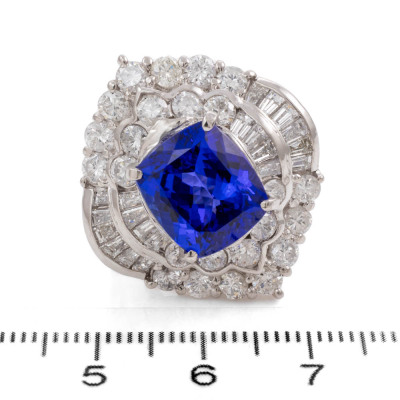 6.55ct Tanzanite and Dress Diamond Ring - 4