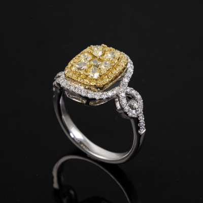 0.95ct Fancy Yellow Diamond Ring - 2