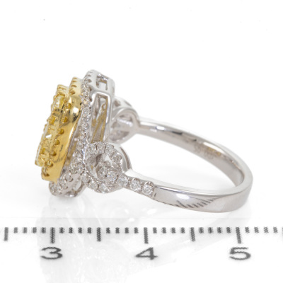 0.95ct Fancy Yellow Diamond Ring - 6