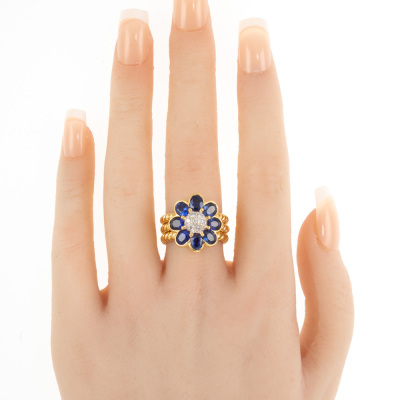 3.81ct Sapphire and Diamond Ring - 7
