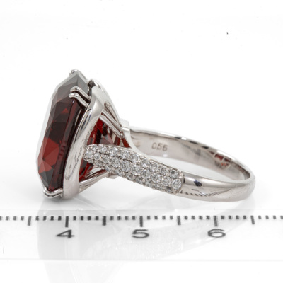 20.27ct Garnet and Diamond Ring - 3