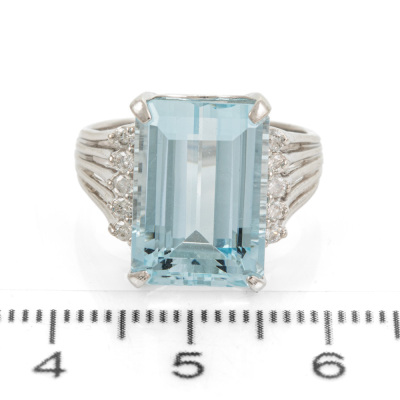 8.25ct Aquamarine & Diamond Ring - 2