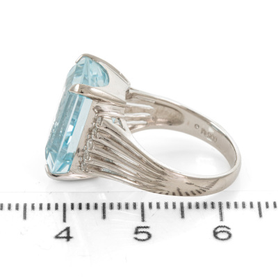 8.25ct Aquamarine & Diamond Ring - 3