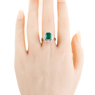 2.37ct Emerald & Diamond Ring - 6