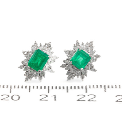0.93ct Emerald and Diamond Earrings - 2