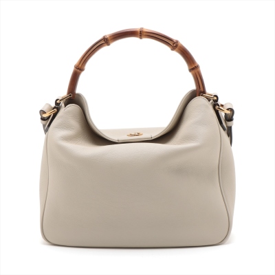 Gucci Diana Medium Shoulder Bag - 2