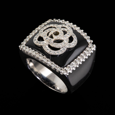 Onyx and Diamond 18ct Ring, 19.3 grams - 5