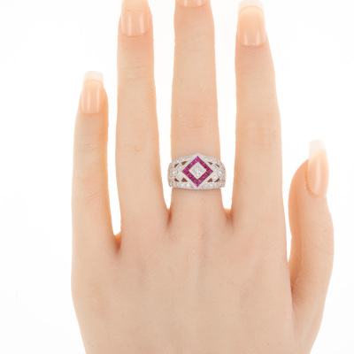 0.62ct Ruby and Diamond Ring - 6