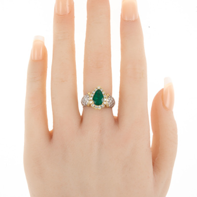 1.45ct Emerald and Diamond Ring - 6