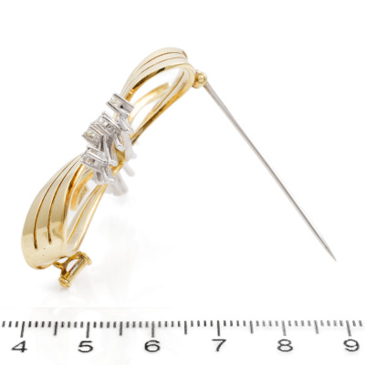 0.33ct Diamond Bow Design Gold Brooch - 3