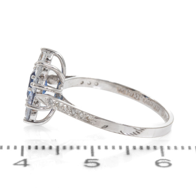 0.68ct Sapphire and Diamond Ring - 3