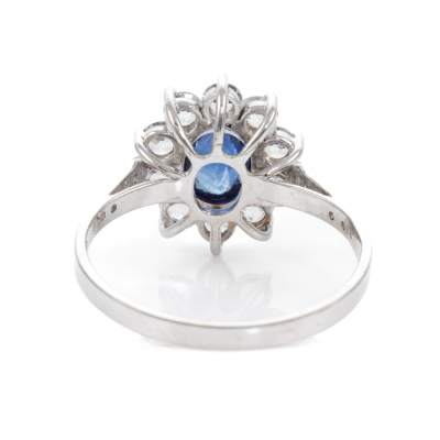 0.68ct Sapphire and Diamond Ring - 5