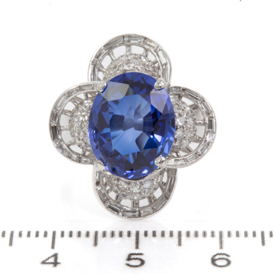 7.40ct Sapphire and Diamond Ring - 2