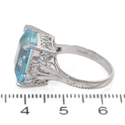 7.07ct Aquamarine and Diamond Ring - 3