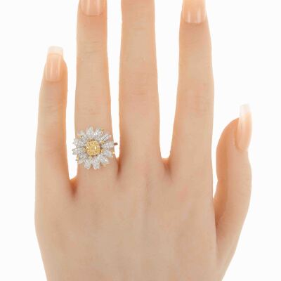 0.70ct Yellow & White Diamond Ring - 6