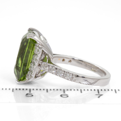 13.46ct Peridot and Diamond Ring - 3