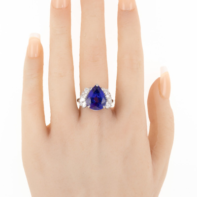 8.11ct Tanzanite & Diamond Ring - 7