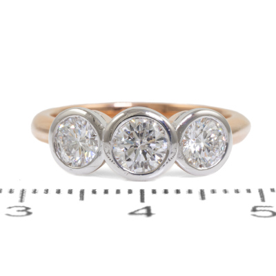 1.02ct Diamond Trilogy Ring - 2