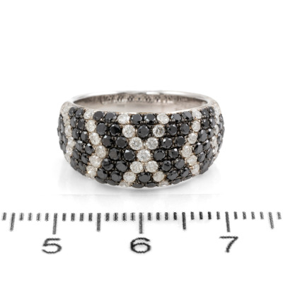 1.72ct Black and White Diamond Ring - 2