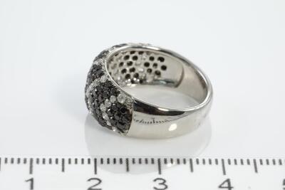 1.72ct Black and White Diamond Ring - 3