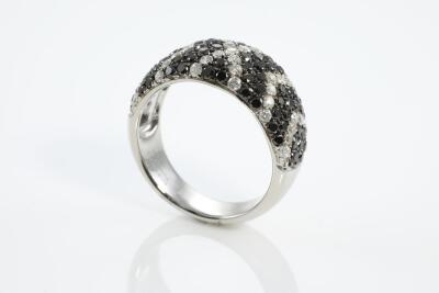1.72ct Black and White Diamond Ring - 5