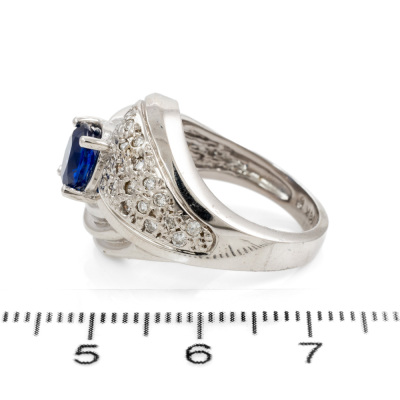 1.00ct Sapphire and Diamond Ring - 3